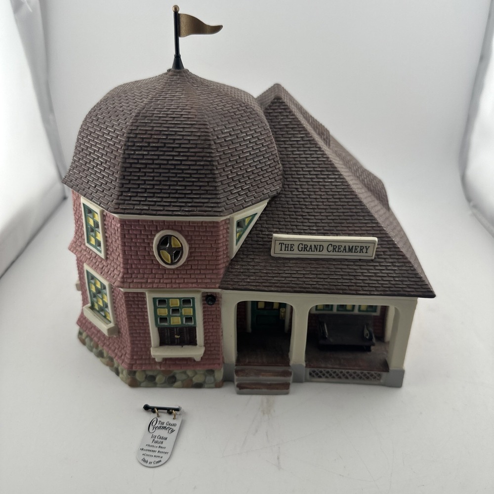 Dept 56 Snow Village The Grand Creamery 53305 Lighted 2004 First Edition